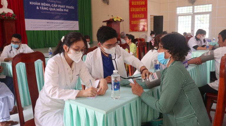 Quỹ Đinh Thiện Lý tổ chức chương trình “Khám, chữa bệnh và cấp phát thuốc miễn phí” tại tỉnh Vĩnh Long